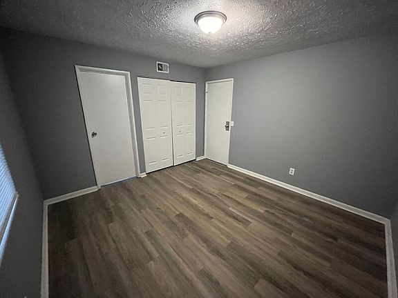 5th image of 365 Redmar Blvd Unit 29
