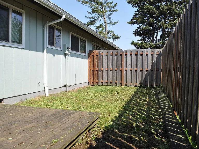 9004-9018 NE Oregon St — Photo 10