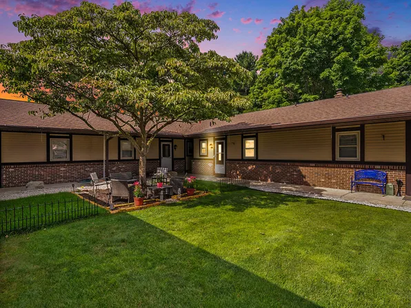 7493 Pinegrove Dr, Jenison, MI 49428