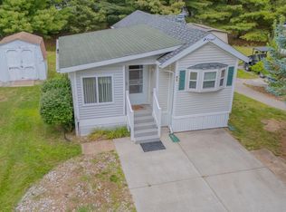 2757 Owens Dr #97, Houghton Lake, MI