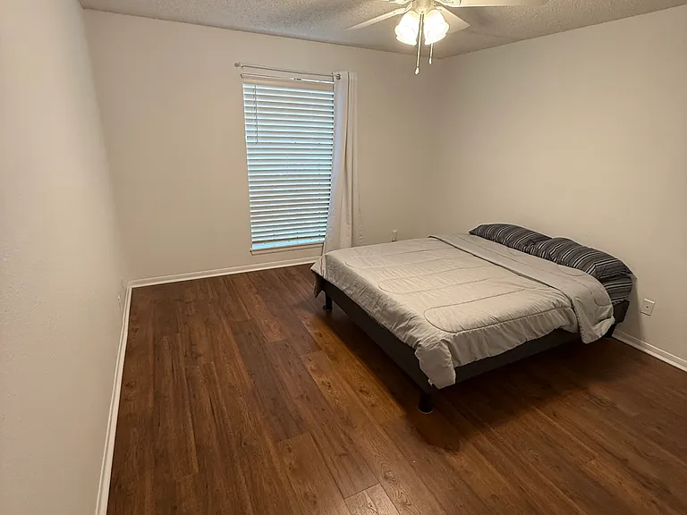 837 Avenue C — Photo 11