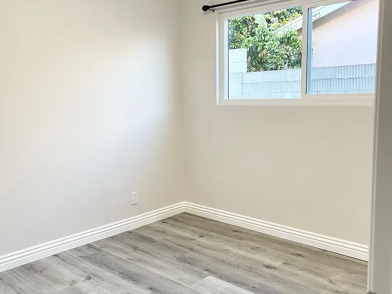 801 E Hood Ave — Photo 16