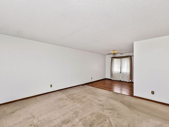 4th image of 9084 Clark St