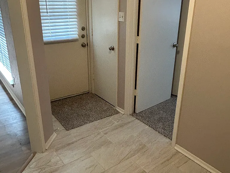 Inside Front Door/Entry