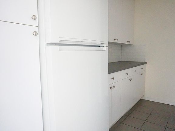 5th image of 42 E Sidney Ave #15D