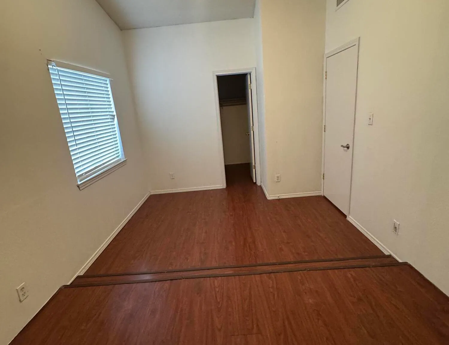 3 bed, 2.0 bath, 1556 sqft, $1,700 — Photo 4