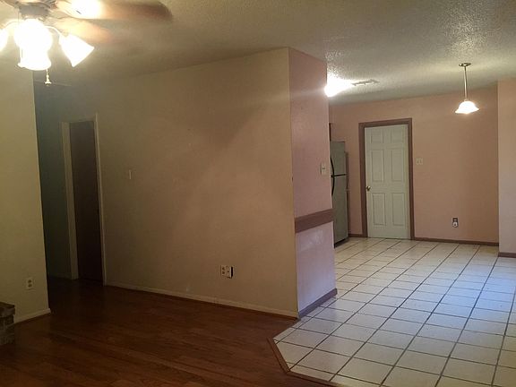 4th image of 9240 Terry St