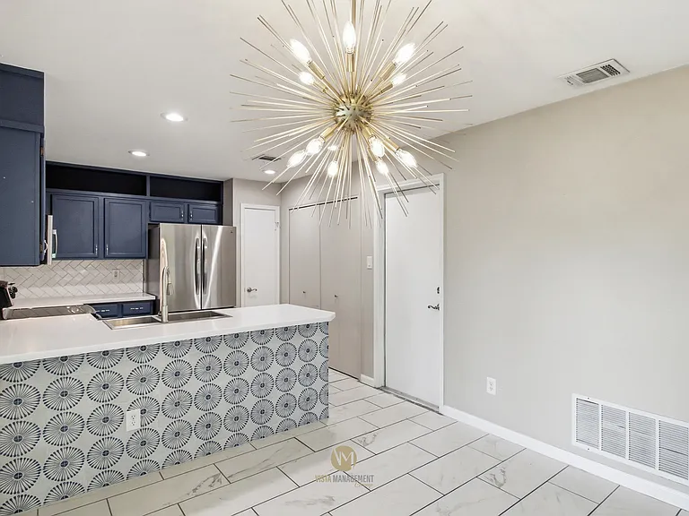 13811 Stone Hollow Dr — Photo 10