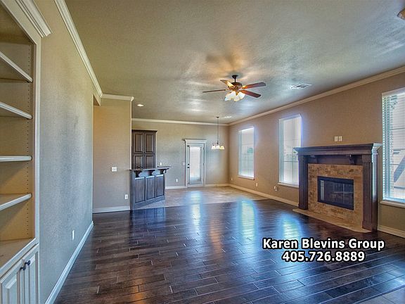 3rd image of 19500 Green Meadow Ln