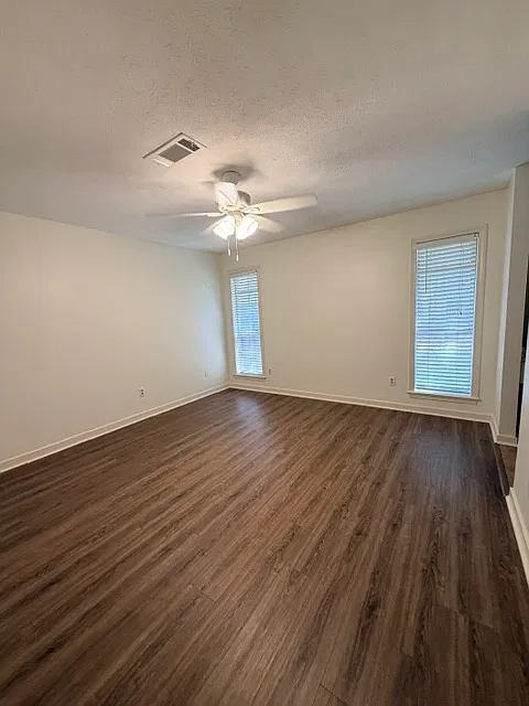 3 bed, 1400 sqft, $2,200 — Photo 4