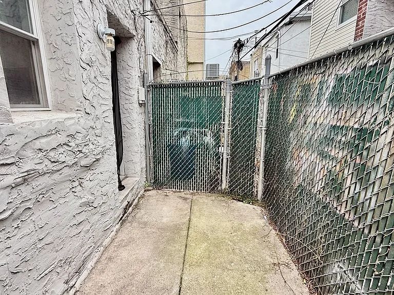 1228 Peters St — Photo 41