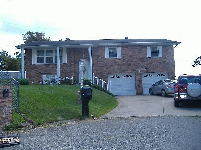 2nd image of 124 Franklin St