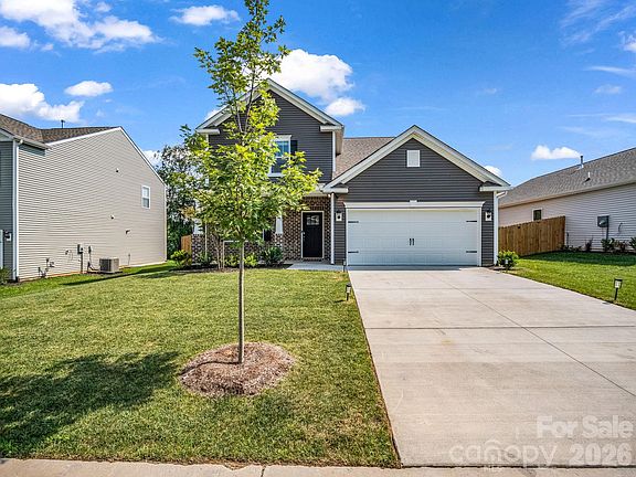 3rd image of 126 Ashelyn Park Dr
