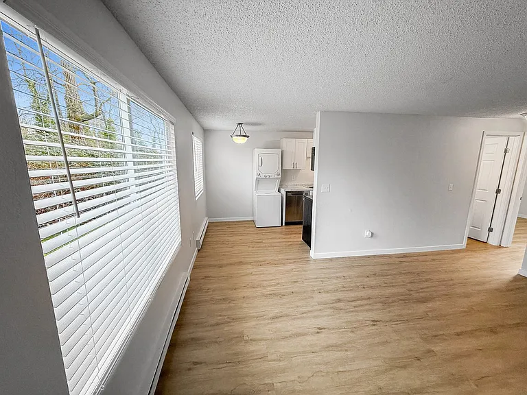 Meadowbrook Apartments — Photo 14