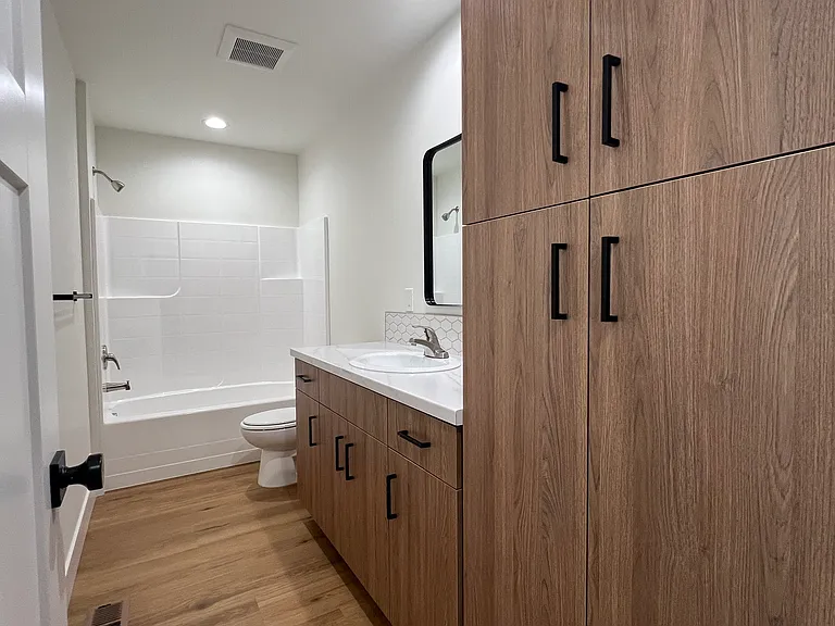 701 Yale Ave #C — Photo 6
