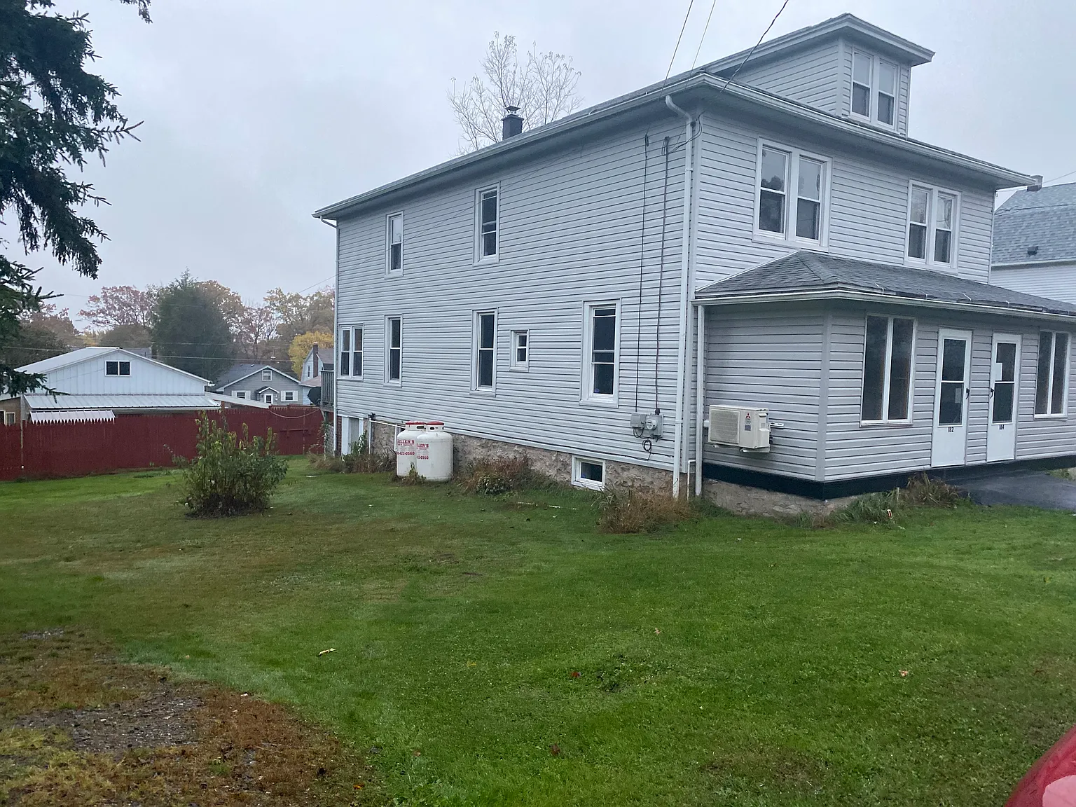 3 bed, 1.5 bath, 1200 sqft, $1,400 — Photo 1