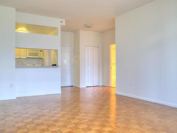3rd image of 350 W 43rd St APT 24D