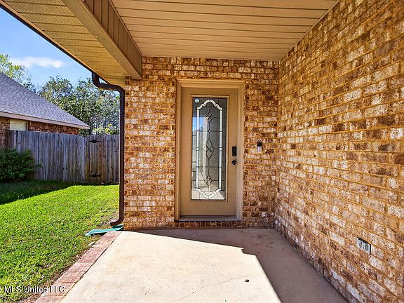 4th image of 18137 Canal Junction Dr