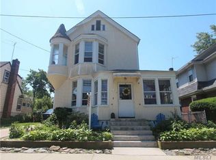 96 Floral Blvd, Floral Park, NY 11001