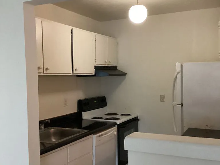 University Park Apartments near Cornell University — Photo 97