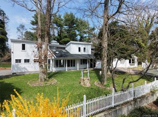 549 Woodbury Rd, Cold Spring Harbor, NY