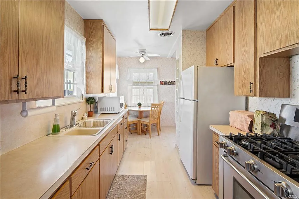 Building Photo - 7542 Gaviota Ave