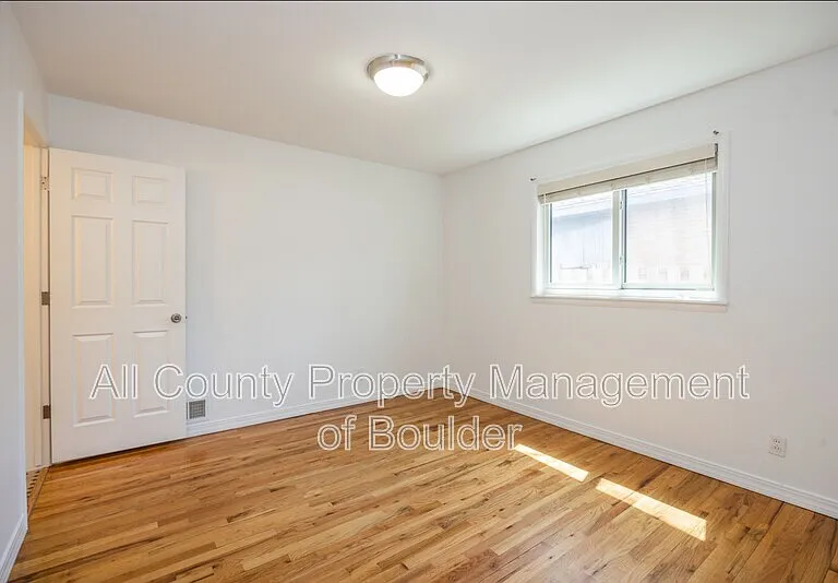 425 S 40th St — Photo 10