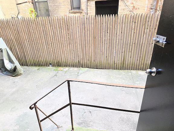 5th image of 318 6th St APT 5