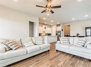 114 Chinaberry Bnd — Photo 5