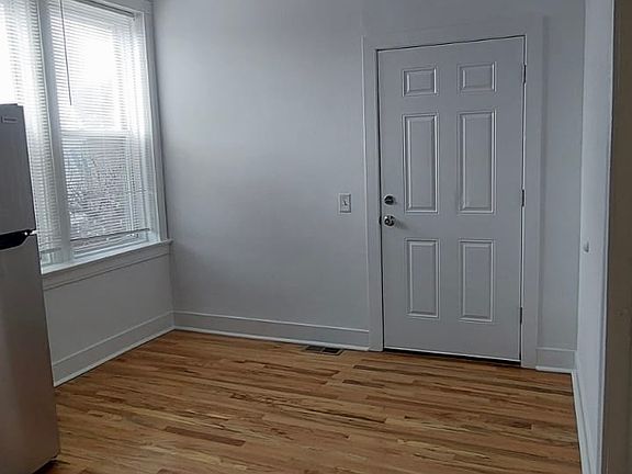 5th image of 1255 N Harding Ave