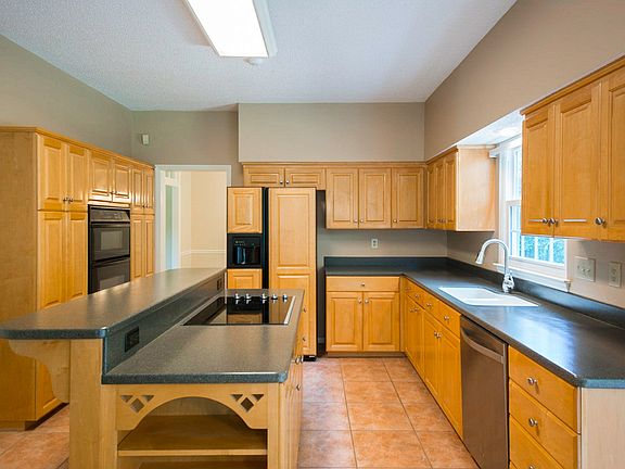 2nd image of 3021 Summerland Dr