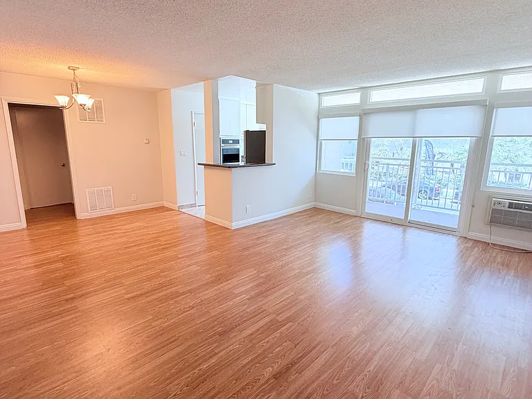 11635 Mayfield Ave #2 — Photo 6