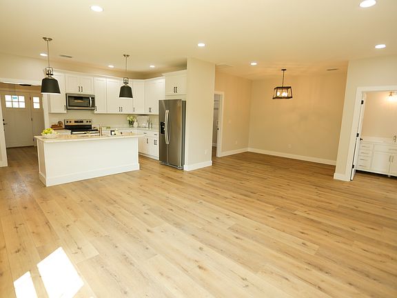 Back cottage Open concept living room dining room kitchen area 1916 ft._ interior space