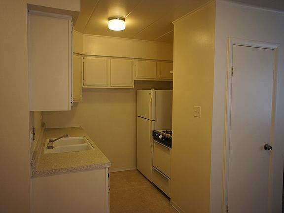 4th image of 3824 25th Ave APT 4