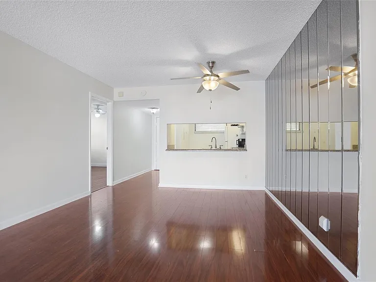 109 Lake Emerald Dr #110 — Photo 13