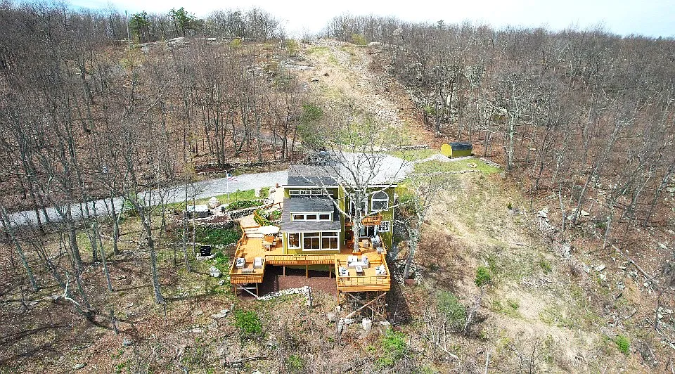 Building Photo - Upper Mountain Rd