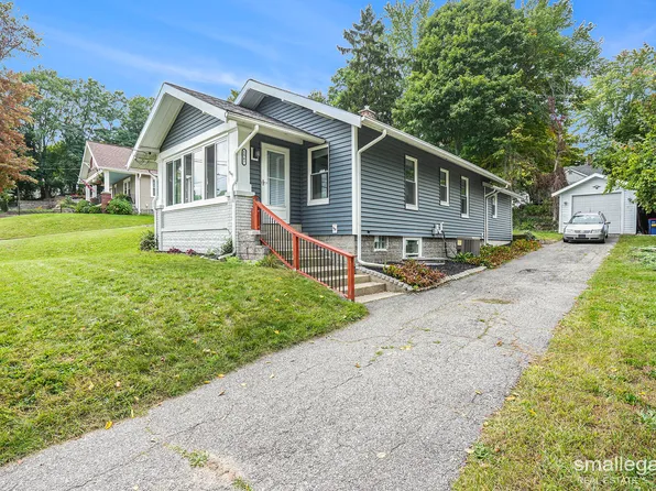 1547 Parkhurst Ave NW, Grand Rapids, MI 49504