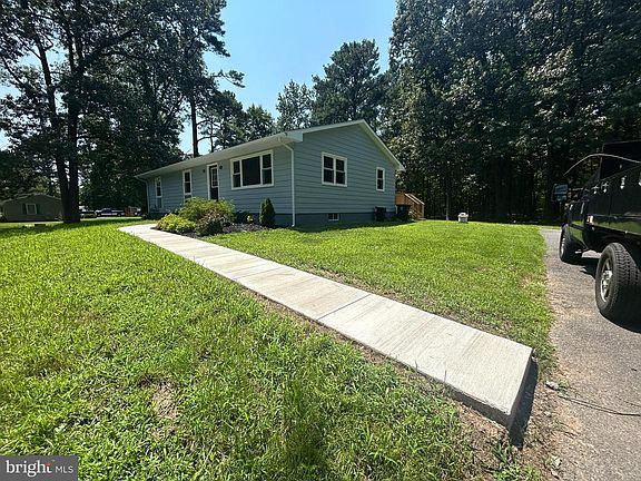 3rd image of 125 Forest Rd