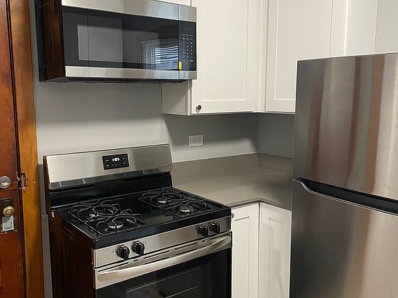 4th image of 4854 W Winnemac Ave #2
