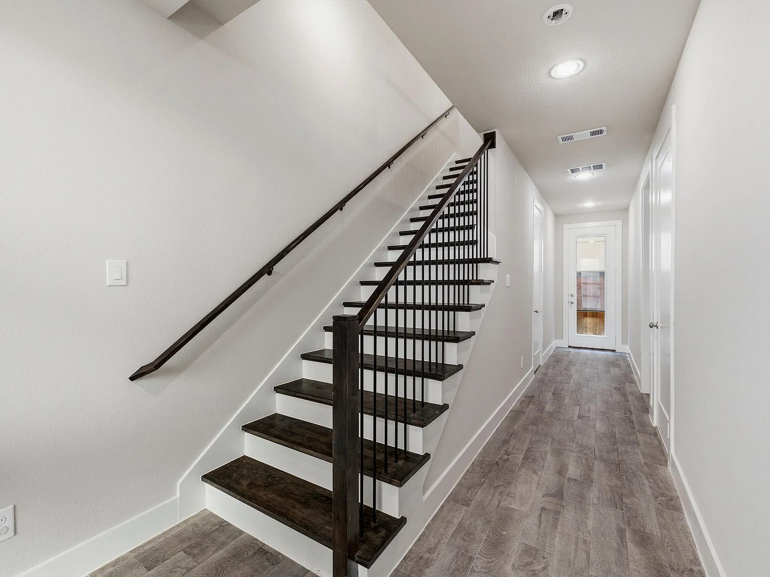 3 bed, 2314 sqft, $3,500 — Photo 4
