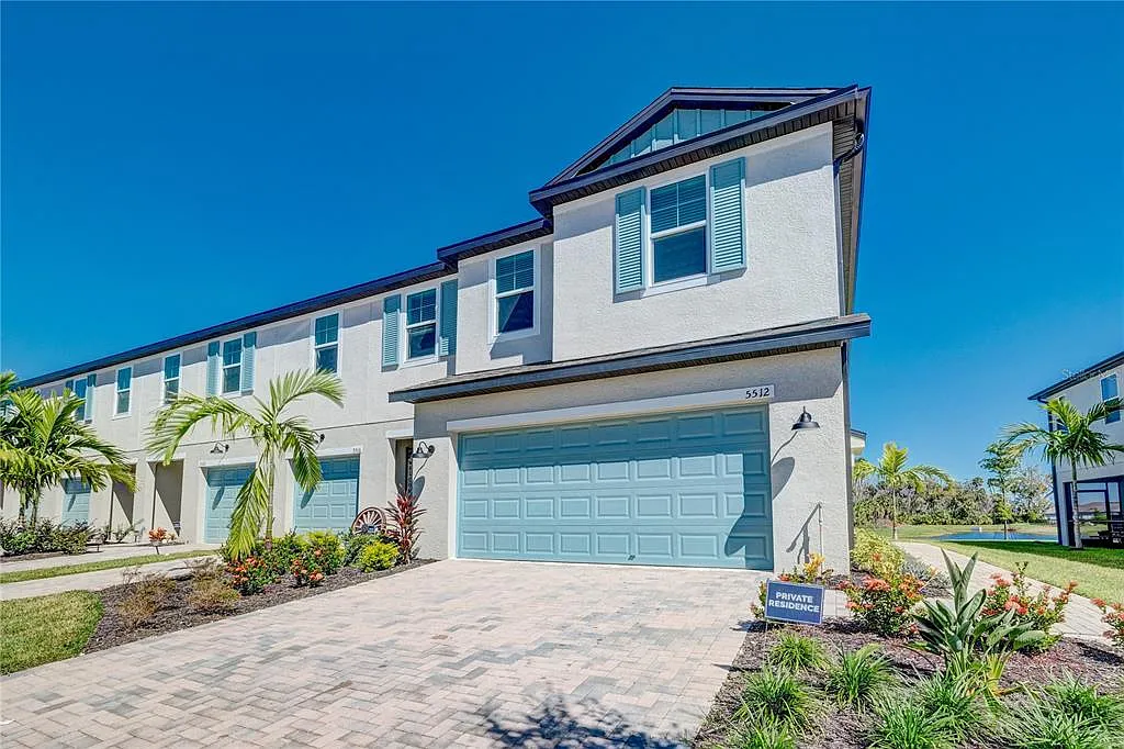 3 bed, 2.5 bath, 1836 sqft, $2,350 — Photo 1