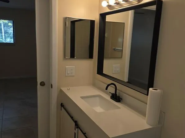 2074 NW 43rd Ter E #8, Fort Lauderdale, FL 33313