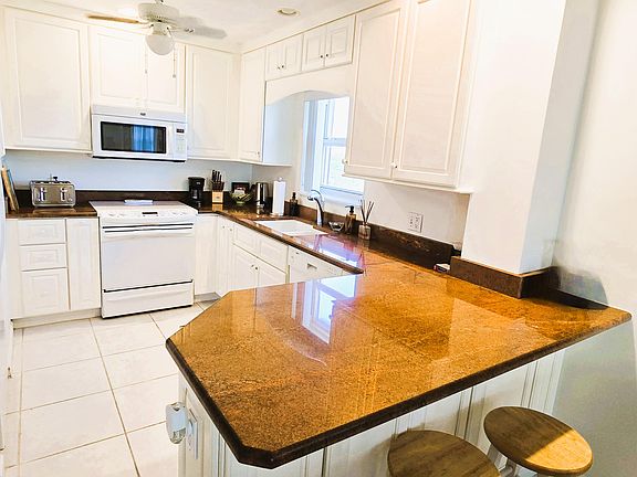 3rd image of 2601 S Roosevelt Blvd APT 401B