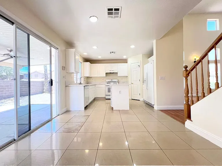 9891 Ridge Hill Ave — Photo 12