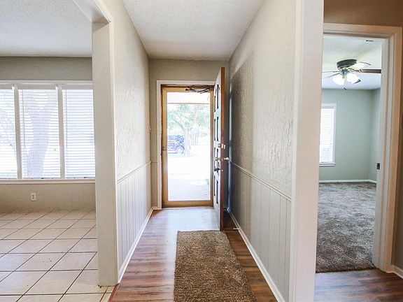 5th image of 308 Sandalwood Ln