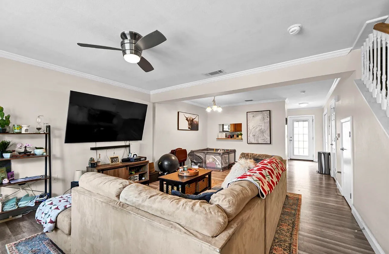 2 bed, 2.5 bath, 1323 sqft, $1,750 — Photo 3