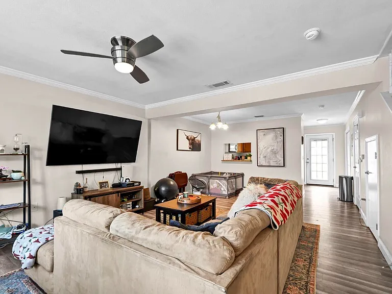 562 Wingspan Way — Photo 3