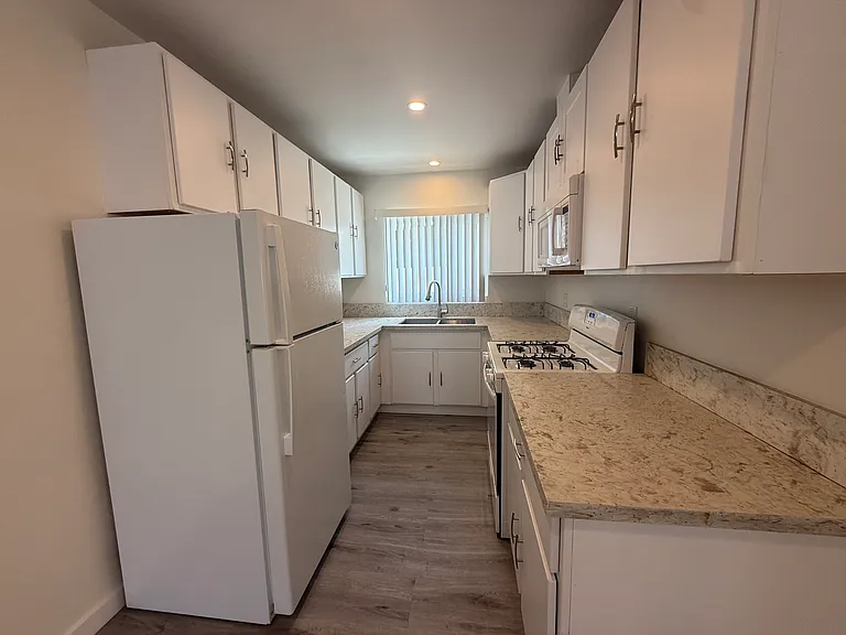 1228 N McCadden Pl #5 — Photo 4