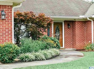 1607 Lake Pointe Dr SW, Decatur, AL 35603