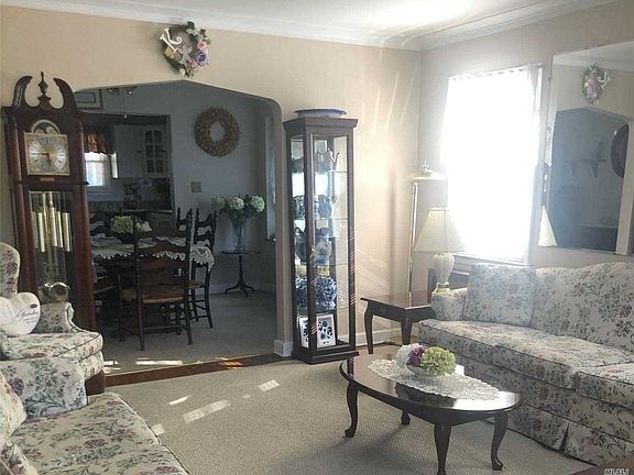 2nd image of 130 Buckingham Pl